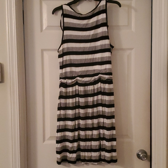 Striped, sleeveless dress - Picture 2 of 2